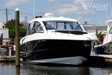 Cruisers Yachts 390 Express Coupe