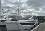 Sealine C390