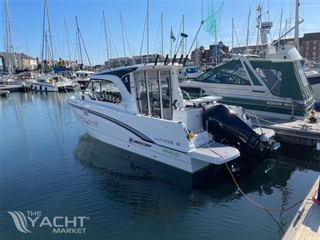 Beneteau Antares 8 Fishing