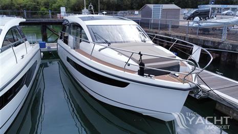 sealine c 335v