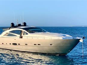 Pershing 76