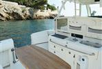 Boston Whaler 370 Outrage - 8 - Wet Bar