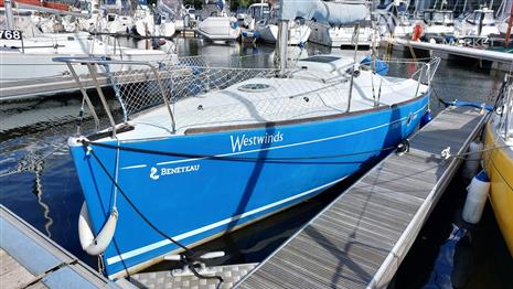 Beneteau First 210