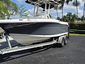 Robalo R200