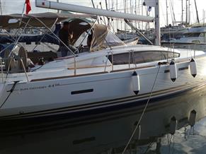 Jeanneau Sun Odyssey 44 Deck salon