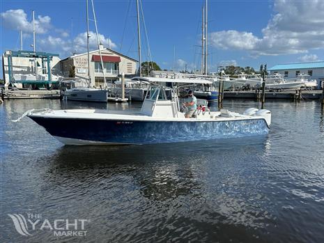 Regulator 32FS - 2002 Regulator 32FS boat docked in a marina under a clear blue sky.