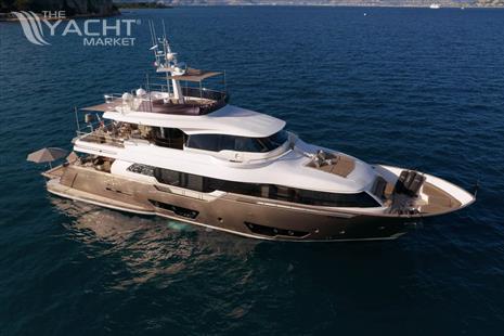 Ferretti Custom Line Navetta 28 - Ferretti Custom Line Navetta 28 (2015)