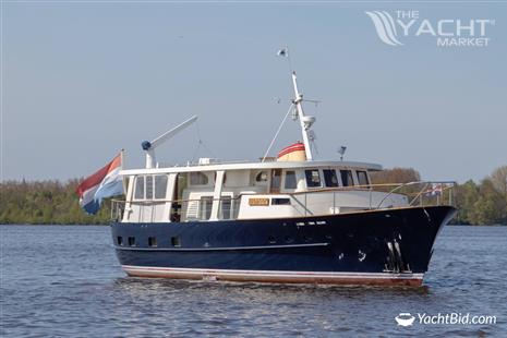 Feadship Canoe Stern