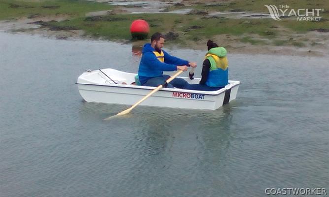 Microboat 900