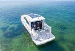 Rodman Spirit 31 - Transom with unique sliding seating