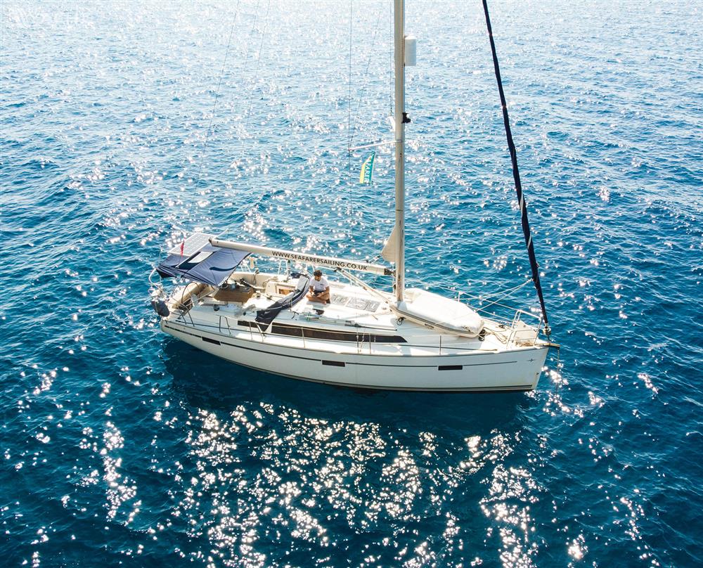Bavaria Cruiser 37 - Anchored