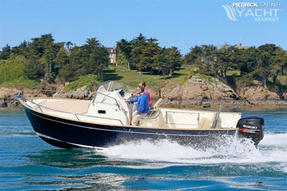 Rhea 27 Escapade