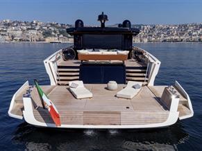 Evo Yachts V8