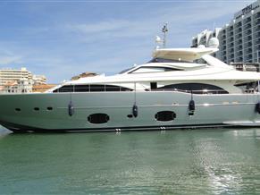 Ferretti Custom Line 97