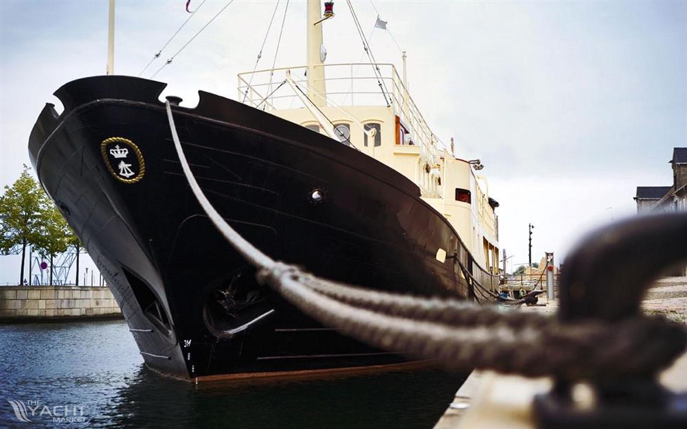 Explorer Trawler - Photo 0