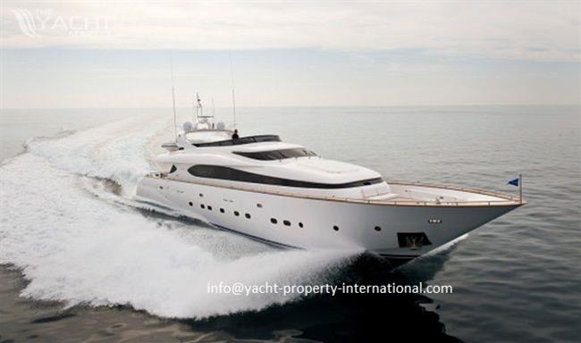Fipa Italiana Yachts - Maiora 2000 sailing