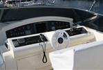 Azimut Yachts Leonardo 98 - Azimut 98 Leonardo Helm fly