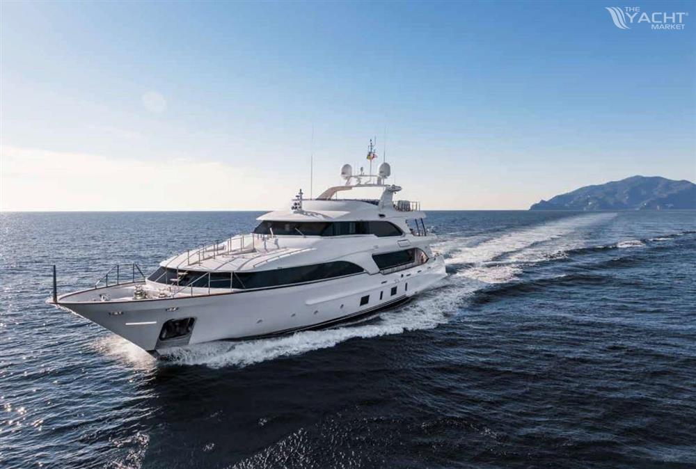 Benetti Classic 121