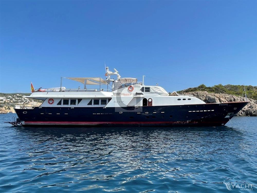 CRN Ancona 105 - 34m CRN Classic TSDY - SPIRIT OF MK  for sale