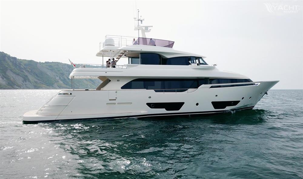 Custom Line Navetta 28 - Custom Line Navetta 28 (2015)