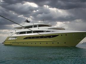 custom diving yacht liveaboard