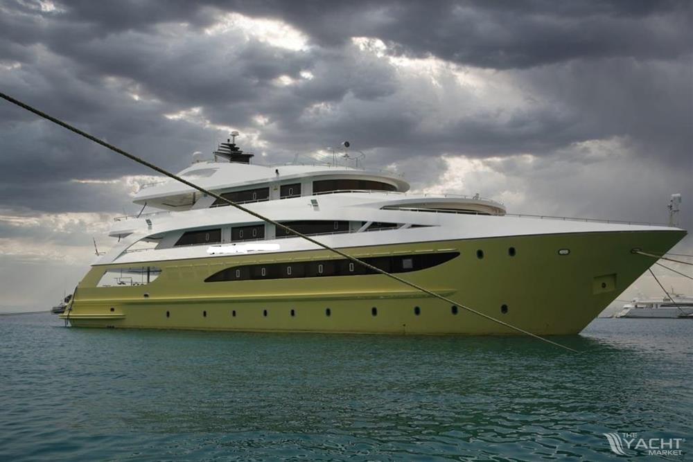 custom diving yacht liveaboard