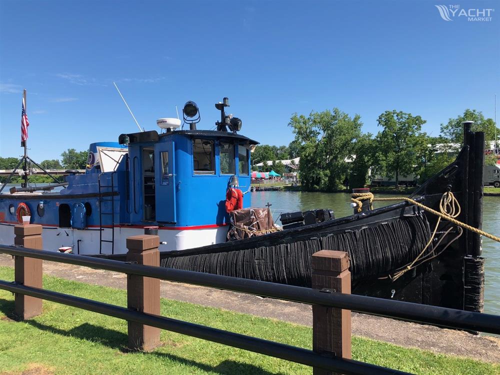 64&#39; x 18&#39; 1100 hp Tug with Retractable Wheelhouse