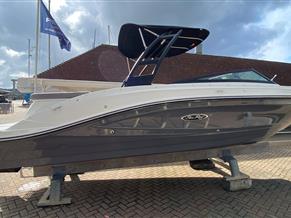 Sea Ray SPX 230