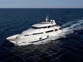 CUSTOM LINE 33 M Navetta