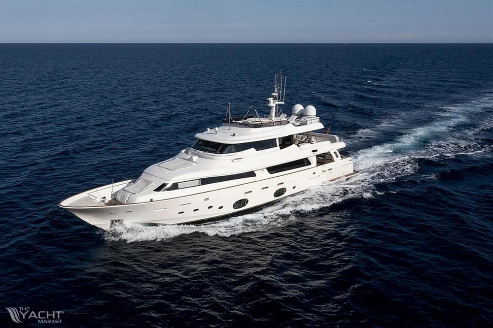 CUSTOM LINE 33 M Navetta