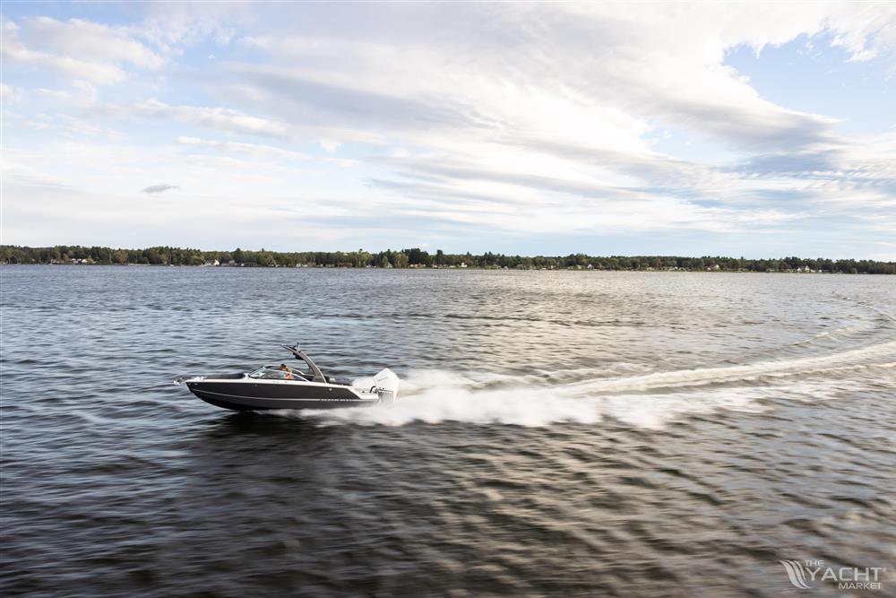 Four Winns H2 OB - 2023 Four Winns H2 OB speedboat cruising on a lake under a partly cloudy sky.