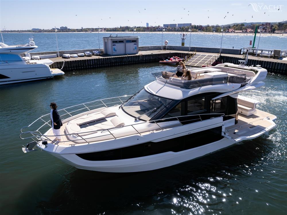 Galeon 440 FLy