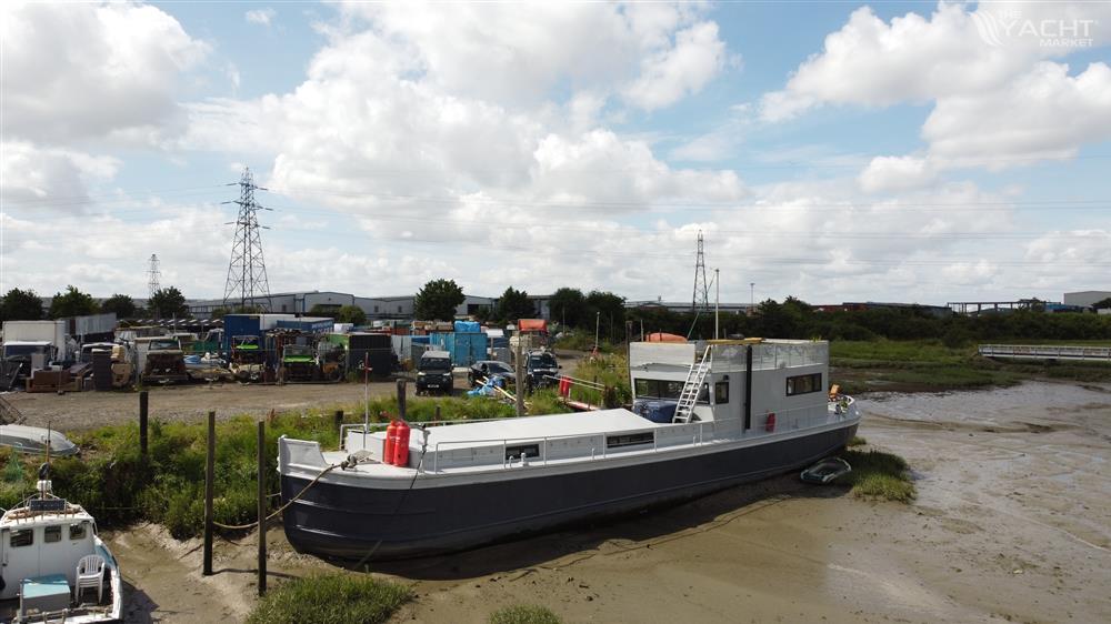 Selby 4 Bedroom House Boat