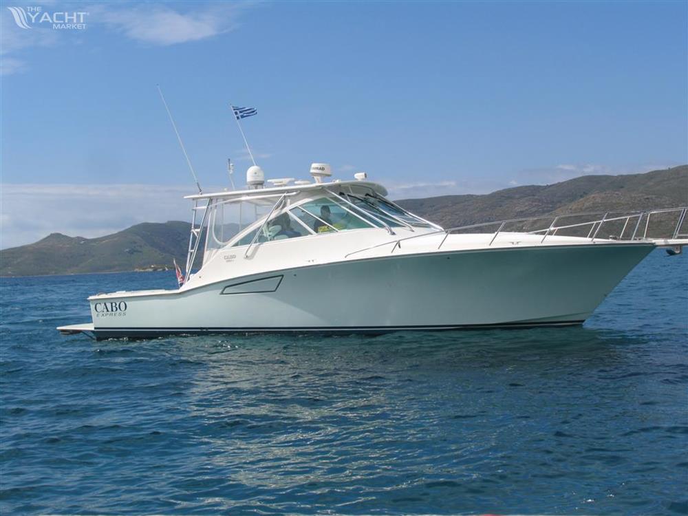 Cabo 40 Express Zeus