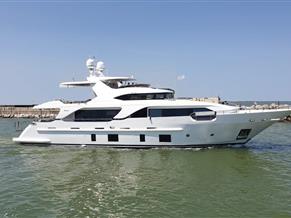 Benetti Delfino 93