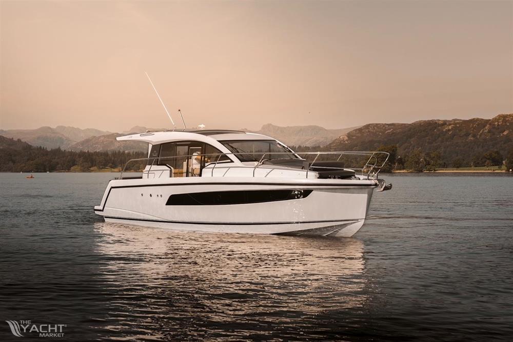 Sealine C335