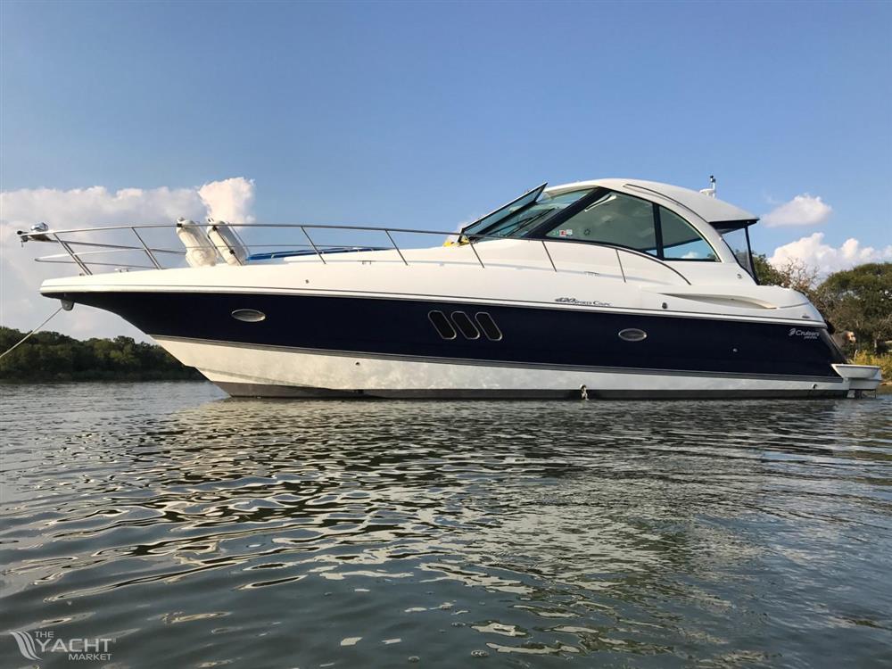 Cruisers Yachts 42 Sport Coupe