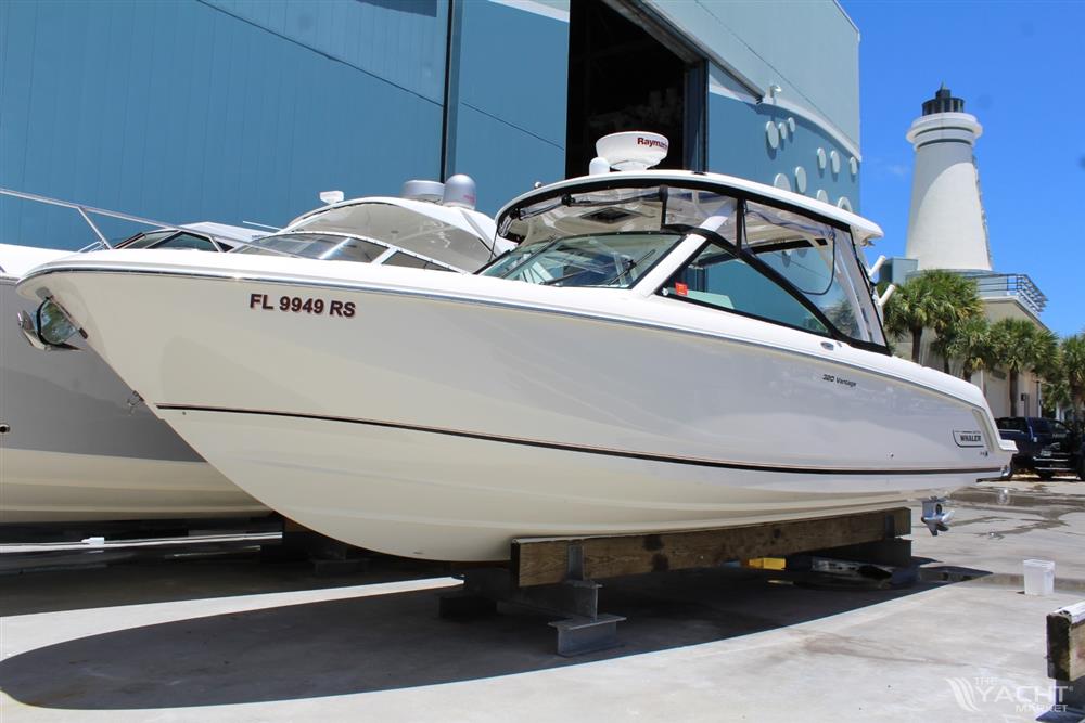 Boston Whaler 320 Vantage