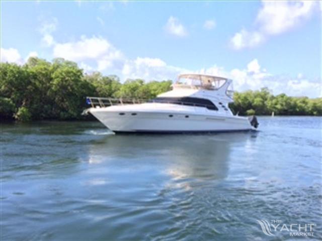 Sea Ray 560 Sedan Bridge