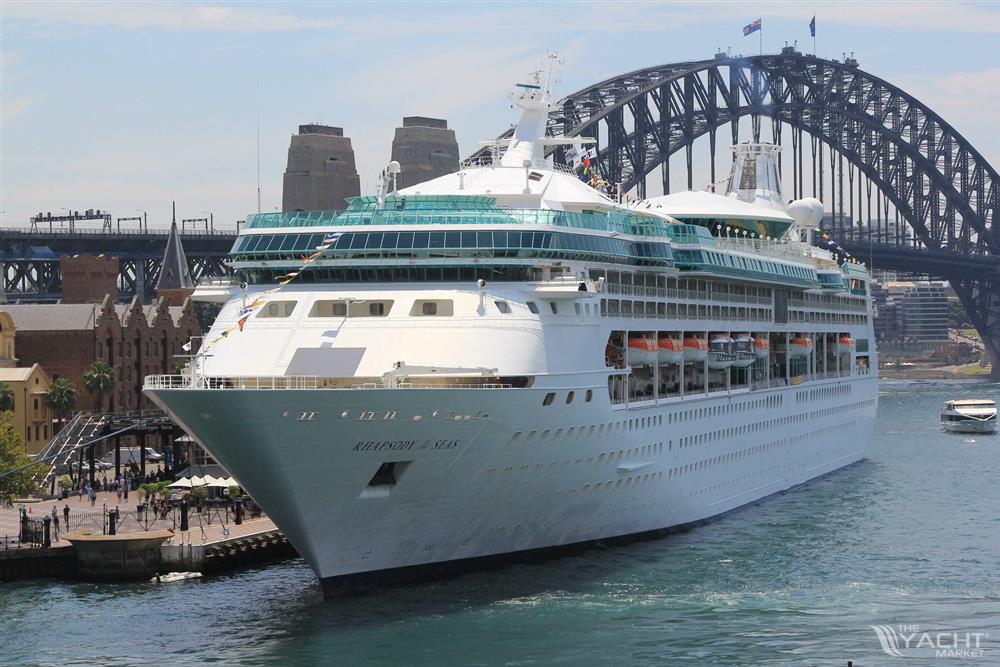 Cruise Ship, 2417 Passengers - Stock No. S2509