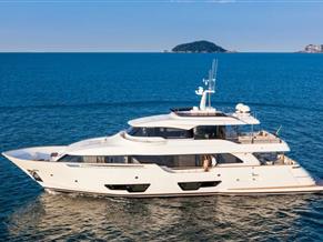 Ferretti Custom Line Navetta 28
