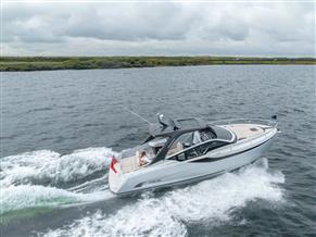 Fairline F//Line 33