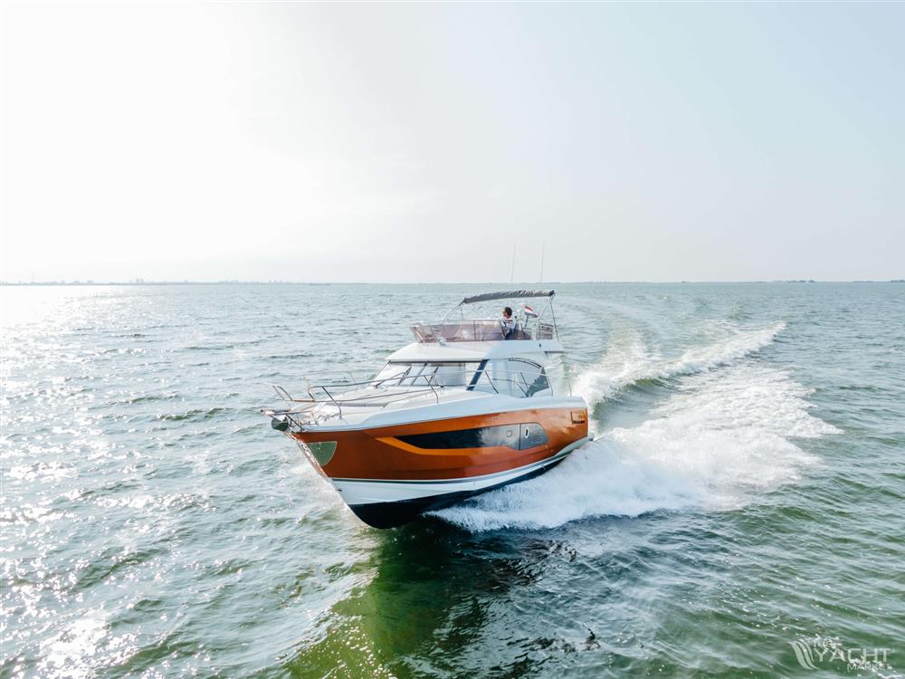Prestige 420 Flybridge #130 - Prestige-420-130-motor-yacht-for-sale-exterior-image-Lengers-Yachts-11-scaled.jpg