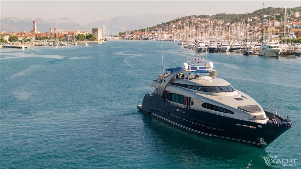 OceanLine ONE BLUE - Oceanline-one-blue-motor-yacht-for-sale-exterior-image-Lengers-Yachts-12-scaled.jpeg
