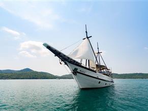 Schooner Phinisi 99 Footer
