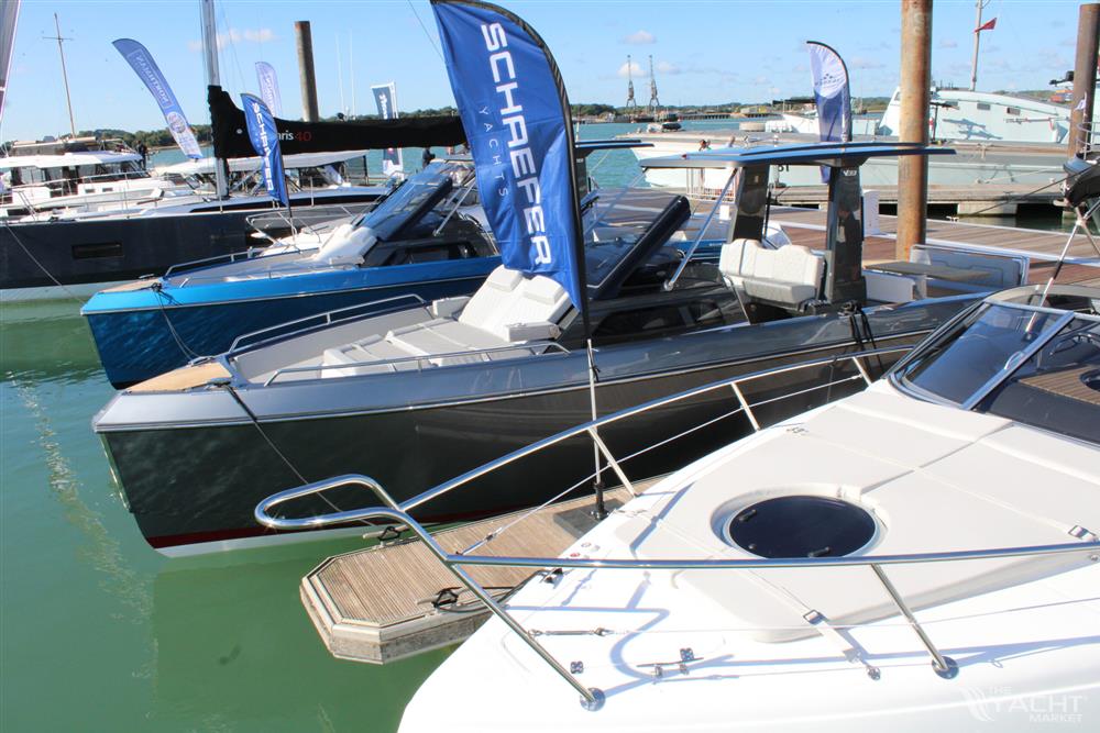 Schaefer Yachts V33