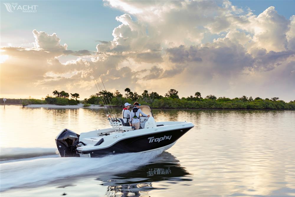 Bayliner Trophy 20 CC - 2023 Bayliner Trophy 20 CC boat cruising on a serene lake at sunset.