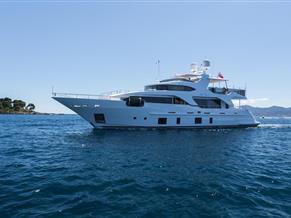 Benetti Delfino 93
