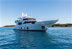 Benetti Delfino 93