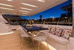 Benetti Delfino 93